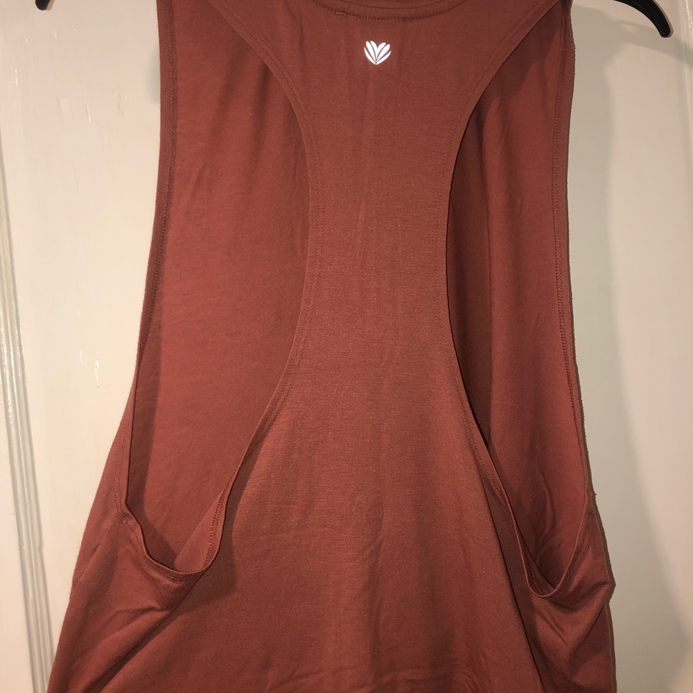 Cut Off Athletic Tank Top - Picture 2 of 3